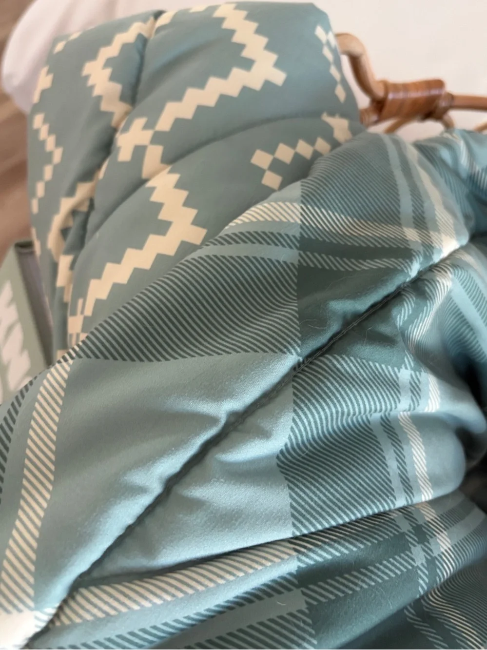 The Daily Grind Reversible Geometric Throw Blanket Teal and Cream /Book (New)